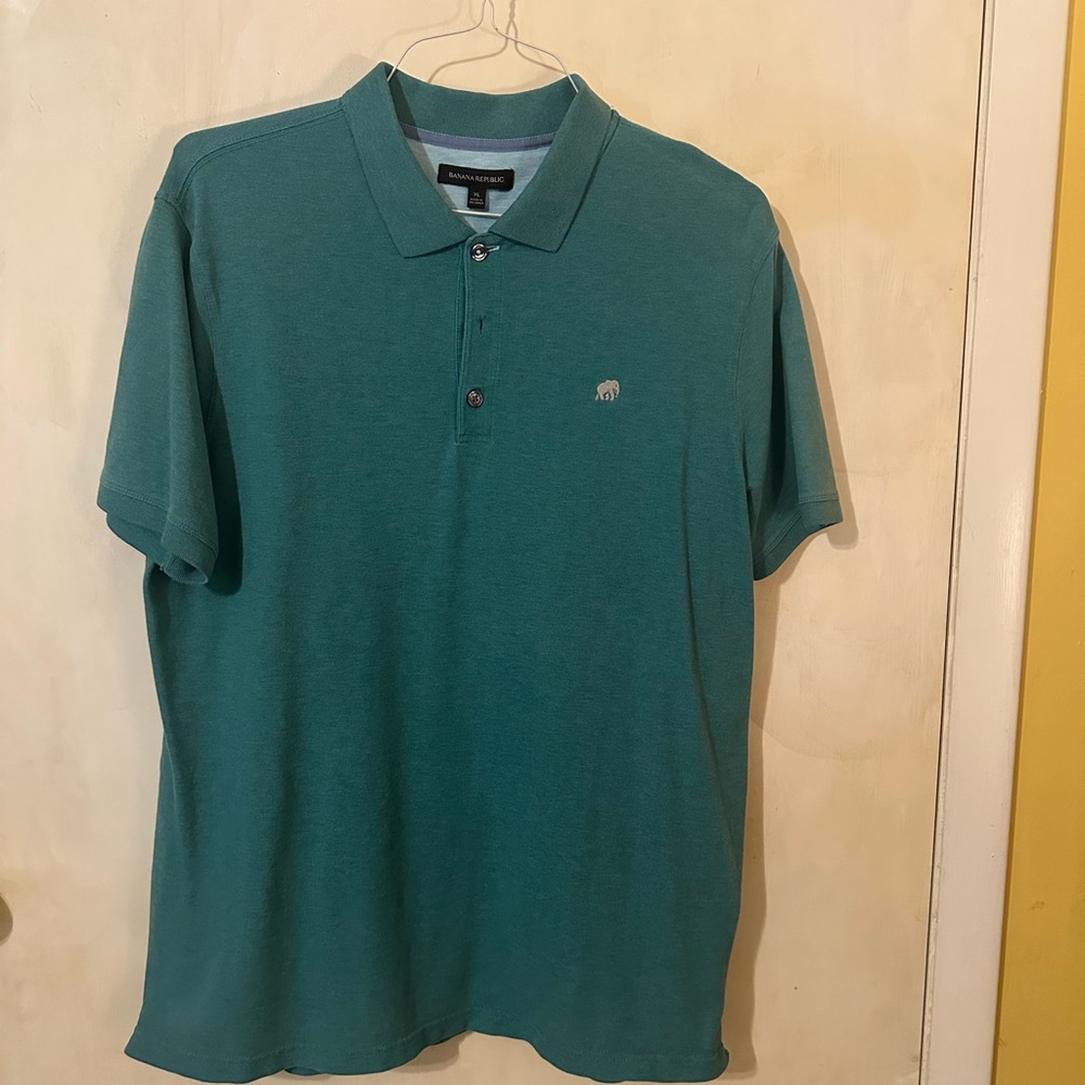 Banana Republic Men's Light Green Polo Shirt. xL